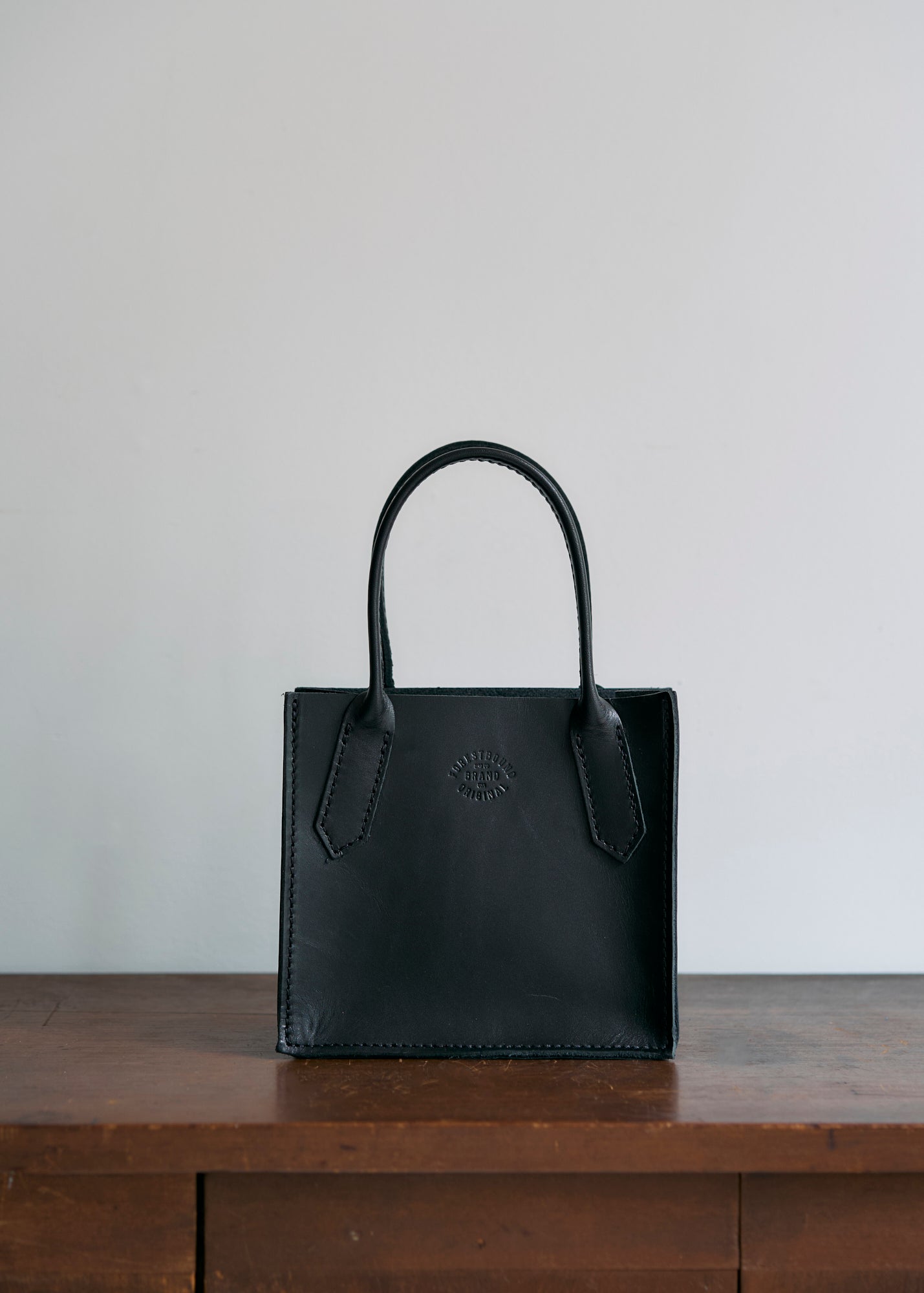 Bebe Dock Bag in Black Latigo