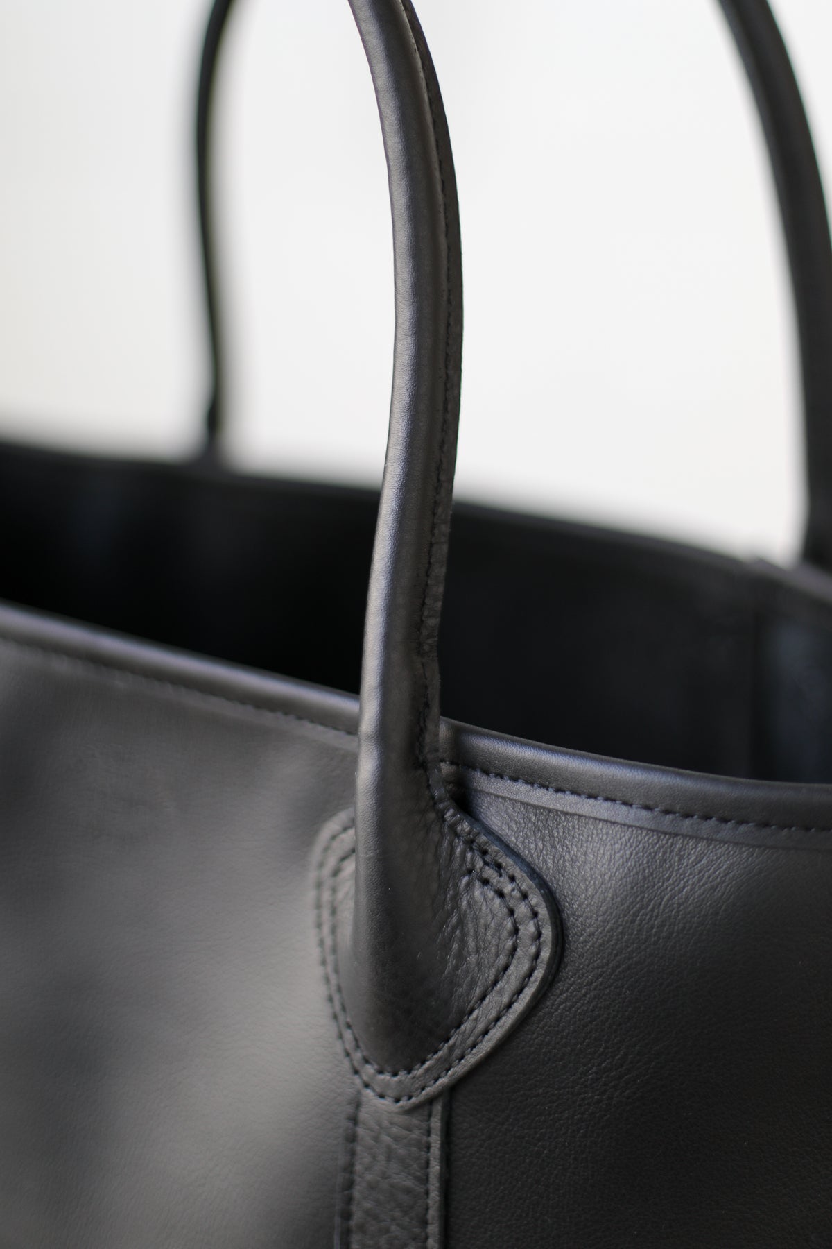 Leather Passenger Tote in Black