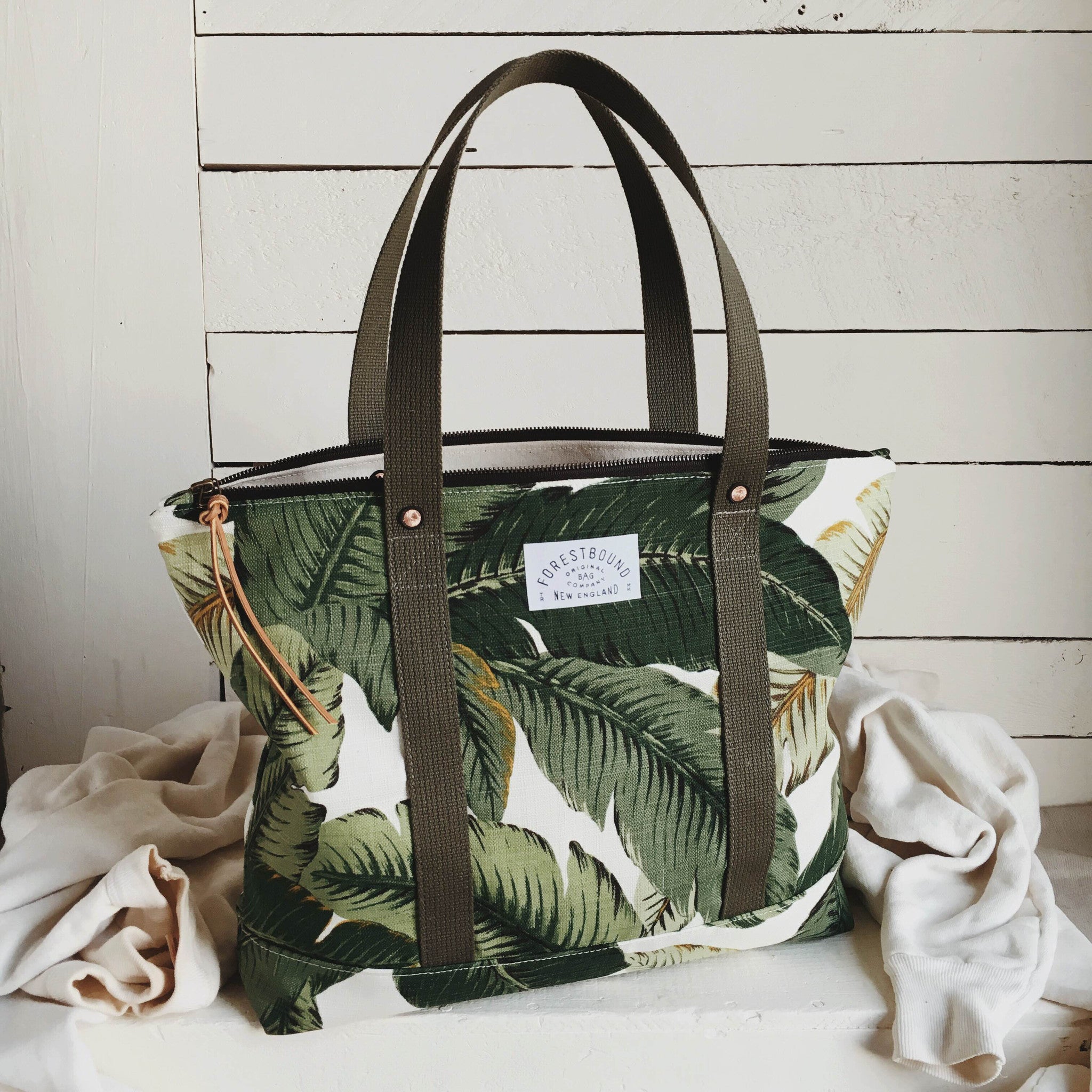Forestbound Travel Tote - Easy Palm Sample