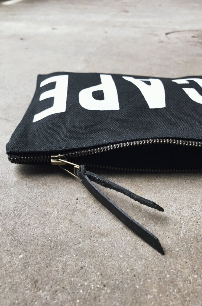 ESCAPE Travel Clutch in Black