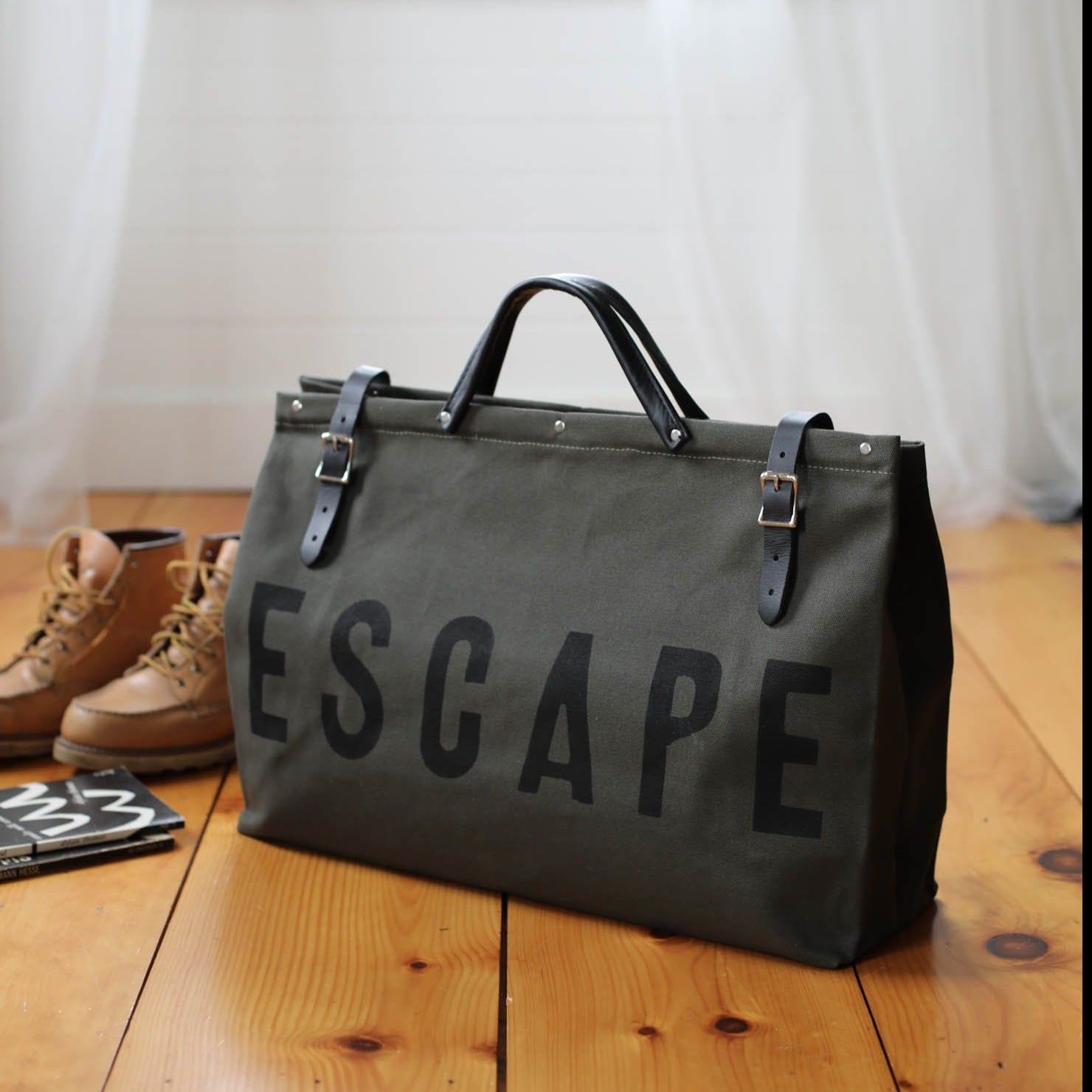 ESCAPE Canvas Utility Bag in Olive