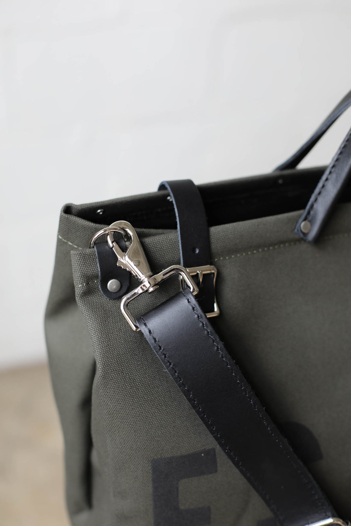 Forestbound ESCAPE Canvas Utility Bag in Olive – FORESTBOUND